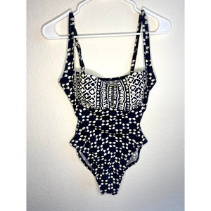 LA BLANCA Gold Hardware Keyhole One Piece Printed Swimsuit